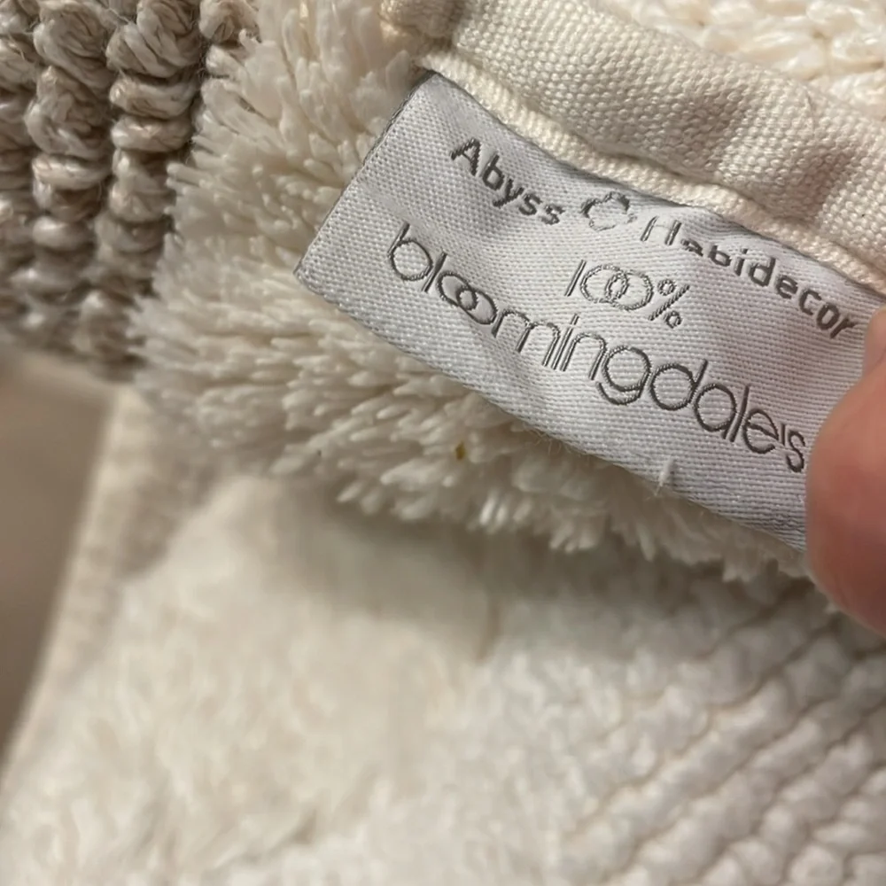 Oatmeal beige white Bloomingdale’s Abyss Nomade Bath Rug Reversible